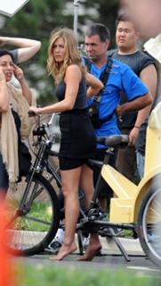 Jennifer Aniston feet photo thumbnail