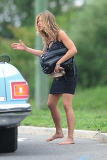 Jennifer Aniston feet photo thumbnail