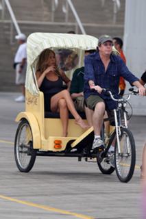 Jennifer Aniston feet photo thumbnail