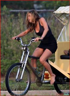 Jennifer Aniston feet photo thumbnail
