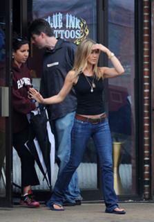 Jennifer Aniston feet photo thumbnail
