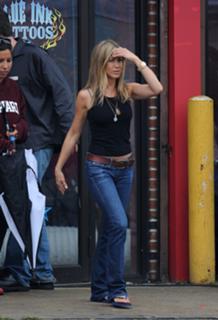 Jennifer Aniston feet photo thumbnail