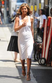 Jennifer Aniston feet photo thumbnail