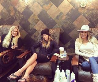 Jessie James Decker feet photo thumbnail