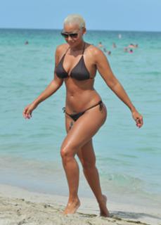 Amber Rose feet photo thumbnail