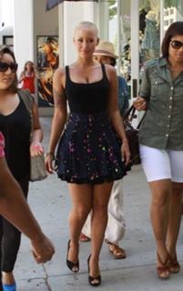 Amber Rose feet photo thumbnail