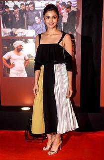 Alia Bhatt feet photo thumbnail