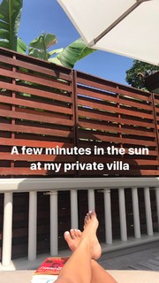 Kino MacGregor feet photo thumbnail