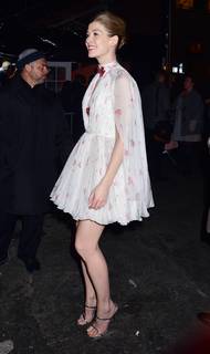 Rosamund Pike feet photo thumbnail