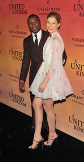 Rosamund Pike feet photo thumbnail