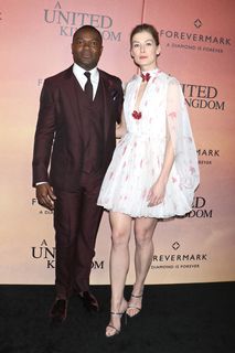 Rosamund Pike feet photo thumbnail