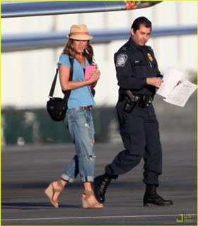 Jennifer Aniston feet photo thumbnail