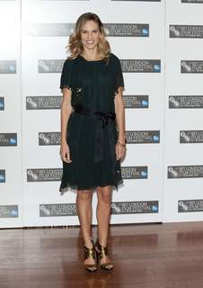 Hilary Swank feet photo thumbnail