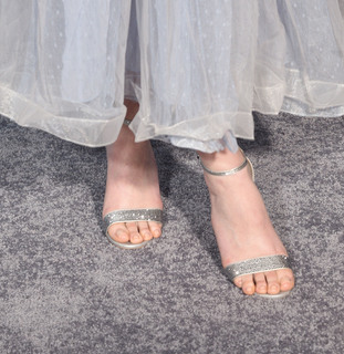 Kathryn Newton feet photo thumbnail