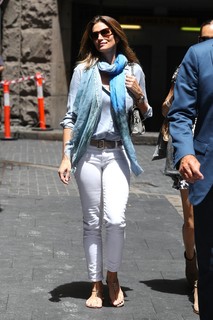 Cindy Crawford feet photo thumbnail