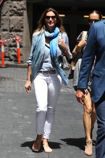 Cindy Crawford feet photo thumbnail