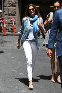 Cindy Crawford feet photo thumbnail