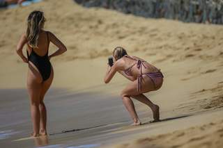 Hailey Bieber feet photo thumbnail