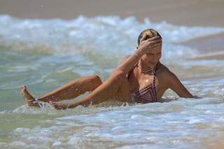 Hailey Bieber feet photo thumbnail