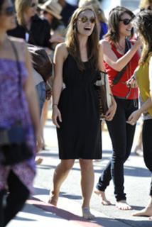 Olivia Wilde feet photo thumbnail