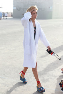 Hailey Bieber feet photo thumbnail