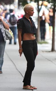 Amber Rose feet photo thumbnail