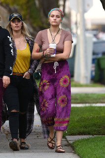 Paris Jackson feet photo thumbnail