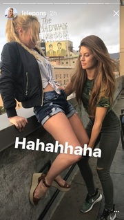 Lele Pons feet photo thumbnail