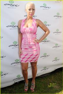 Amber Rose feet photo thumbnail