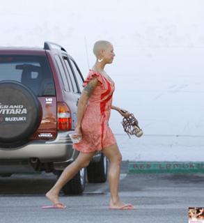 Amber Rose feet photo thumbnail