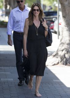 Cindy Crawford feet photo thumbnail