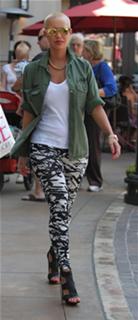 Amber Rose feet photo thumbnail