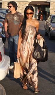 Nicole Scherzinger feet photo thumbnail