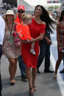 Nicole Scherzinger feet photo thumbnail