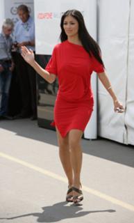 Nicole Scherzinger feet photo thumbnail