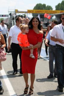 Nicole Scherzinger feet photo thumbnail