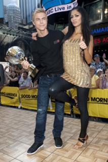 Nicole Scherzinger feet photo thumbnail