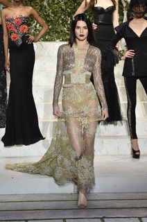 Kendall Jenner feet photo thumbnail