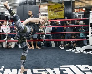Holly Holm feet photo thumbnail