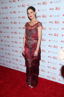 Katie Holmes feet photo thumbnail
