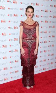 Katie Holmes feet photo thumbnail