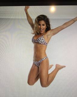 Jessie James Decker feet photo thumbnail