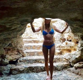 Kelly Bensimon feet photo thumbnail