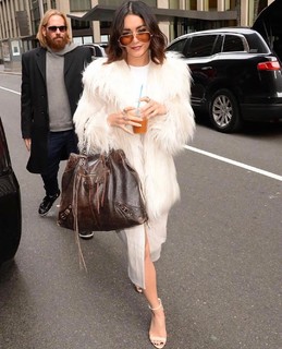 Vanessa Hudgens feet photo thumbnail