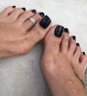 Karin Klemp feet photo thumbnail