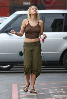 Paris Jackson feet photo thumbnail
