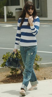Alyson Hannigan feet photo thumbnail