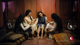Minnie Driver feet photo thumbnail