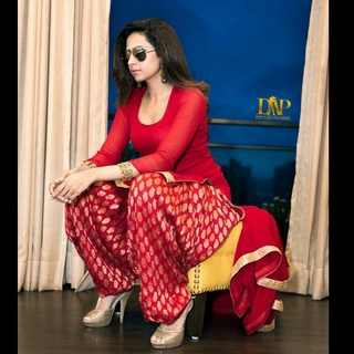 Sargun Mehta feet photo 3