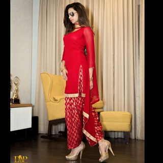 Sargun Mehta feet photo 4